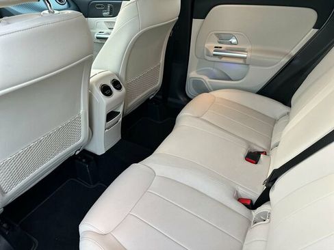 Used 2025 Mercedes-Benz GLA 250 4MATIC image 15