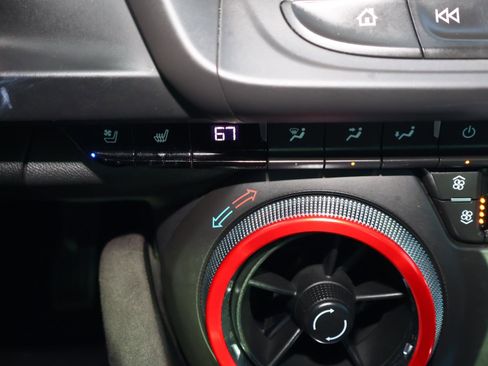 Used 2019 Chevrolet Camaro ZL1 image 26