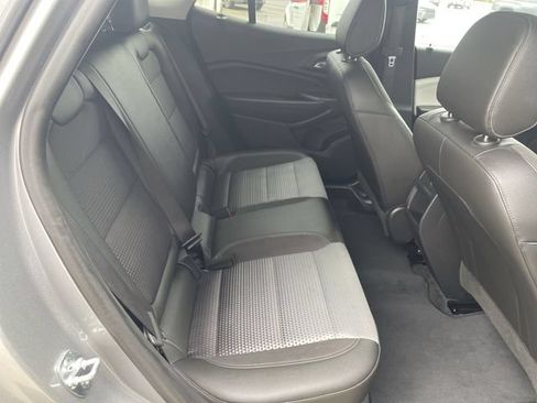 Used 2025 Chevrolet Trax LT w/ LT Convenience Package FWD image 37