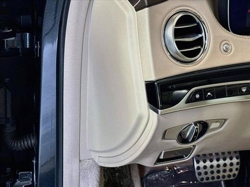 Used 2018 Mercedes-Benz S 560 Sedan image 10