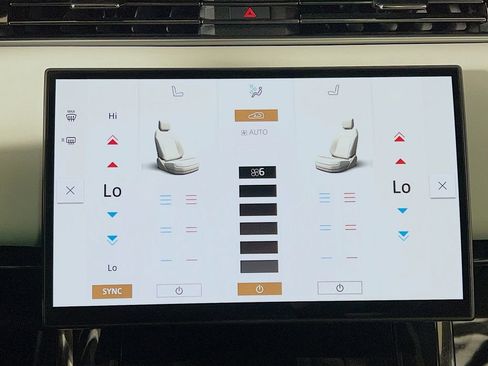 Used 2024 Land Rover Range Rover Sport SE image 16