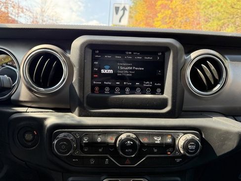 Used 2019 Jeep Wrangler Unlimited Rubicon w/ Cold Weather Group image 17