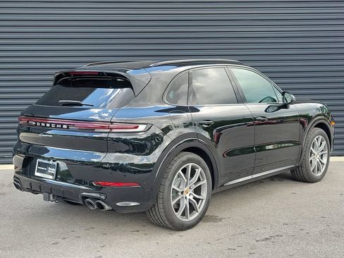 Certified 2025 Porsche Cayenne AWD/4WD image 7