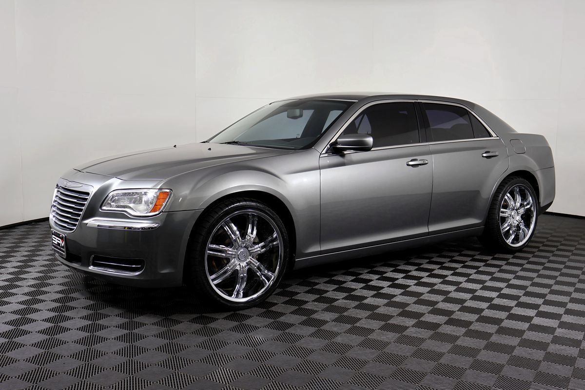 Used 2012 Chrysler 300 RWD image 43