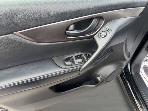 Used 2021 Nissan Rogue Sport S image 11