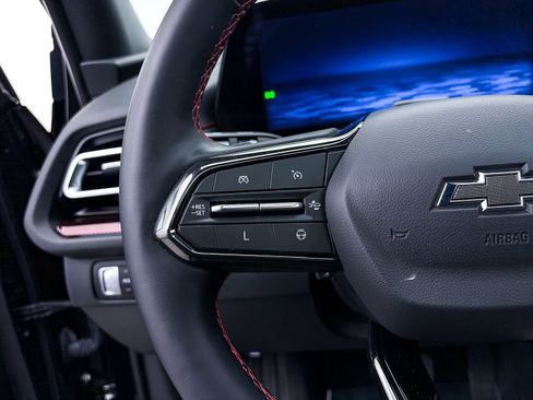 Used 2024 Chevrolet Traverse RS image 33