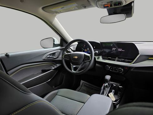 New 2026 Chevrolet Trax LT w/ LT Convenience Package FWD image 10