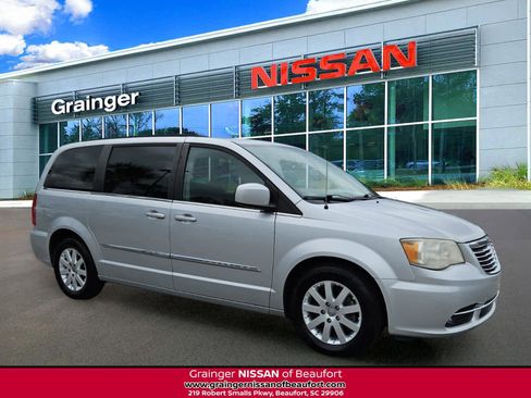 Used 2012 Chrysler Town & Country Touring w/ Entertainment Group #1 FWD image 1