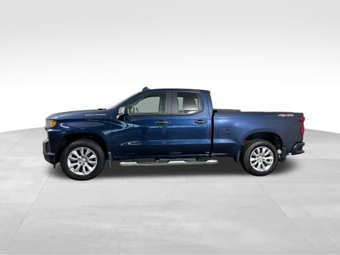Used 2020 Chevrolet Silverado 1500 Custom w/ Custom Value Package image 3