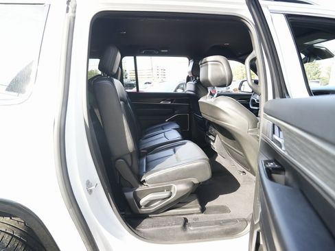 Used 2023 Jeep Wagoneer L Series II image 22