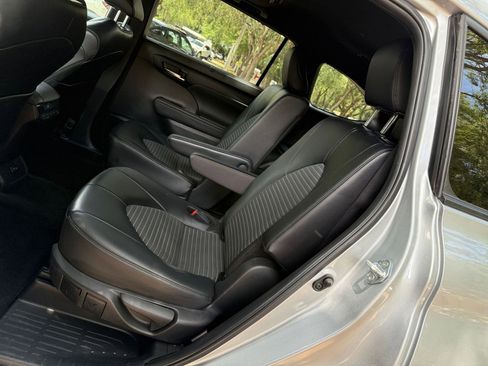 Used 2024 Toyota Highlander XSE AWD/4WD image 24
