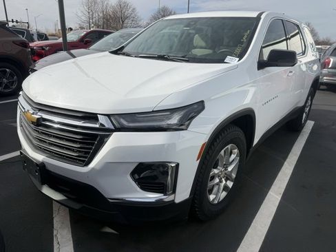 Used 2022 Chevrolet Traverse LS w/ LPO, Floor Liner Package image 1