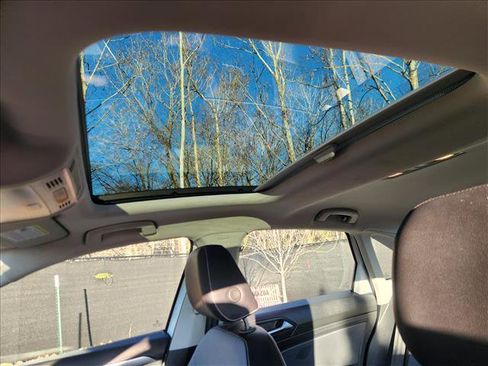 Used 2025 Volkswagen Jetta SE w/ Sunroof Package image 26