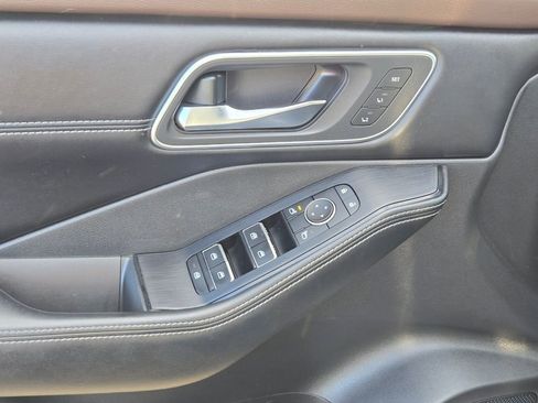 Used 2021 Nissan Rogue Platinum FWD image 17