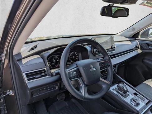 Used 2023 Mitsubishi Outlander SEL AWD/4WD image 17