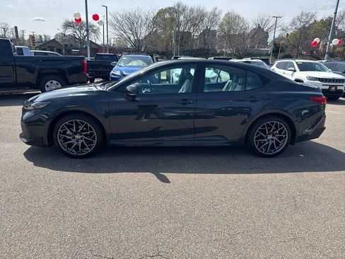 Used 2025 Toyota Camry SE w/ Convenience Package AWD/4WD image 4