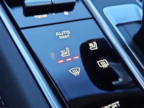 Certified 2023 Porsche Panamera 4 Platinum Edition image 16