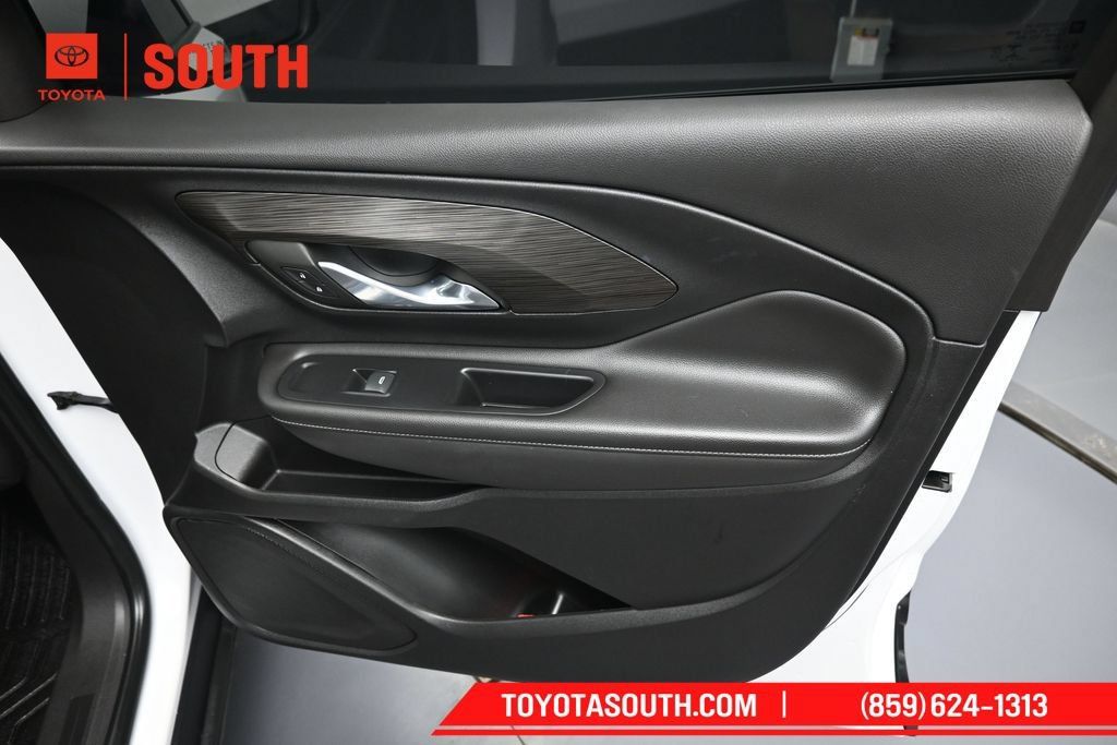 Used 2023 GMC Terrain SLT FWD image 32