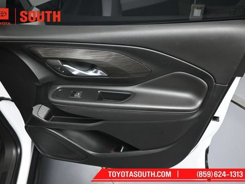 Used 2023 GMC Terrain SLT FWD image 32