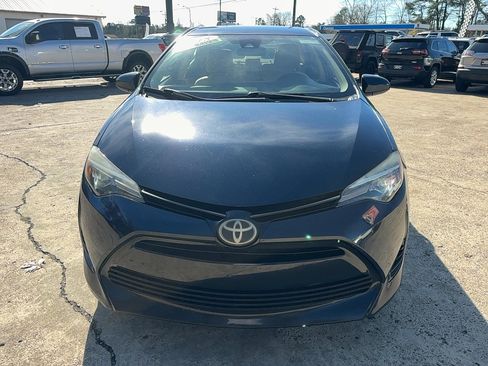 Used 2018 Toyota Corolla LE image 2