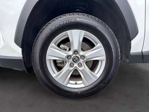 Used 2020 Toyota RAV4 XLE AWD/4WD image 9