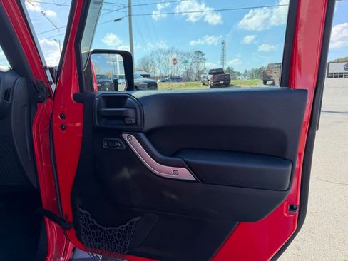 Used 2016 Jeep Wrangler Unlimited Sahara image 26