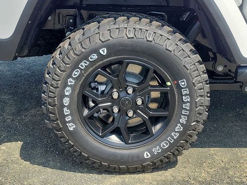 New 2024 Jeep Gladiator Sport image 5