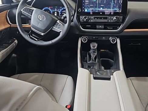 Used 2026 Toyota Grand Highlander AWD Hybrid image 27