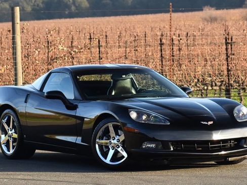 Used 2007 Chevrolet Corvette Coupe w/ Preferred Equipment Group image 2