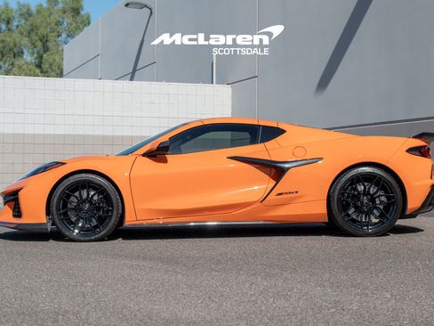 Used 2023 Chevrolet Corvette Z06 RWD image 4