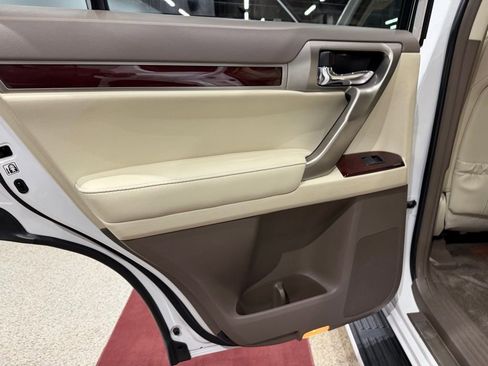 Used 2015 Lexus GX 460 w/ Premium Package image 23