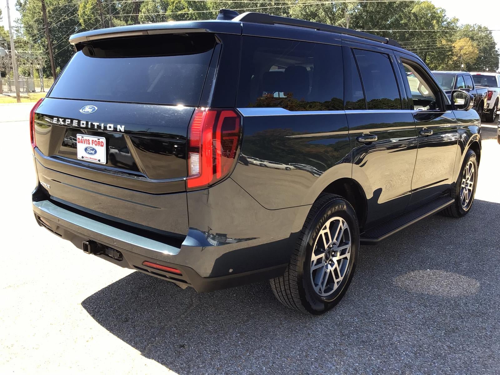 Certified 2025 Ford Expedition Active RWD image 10