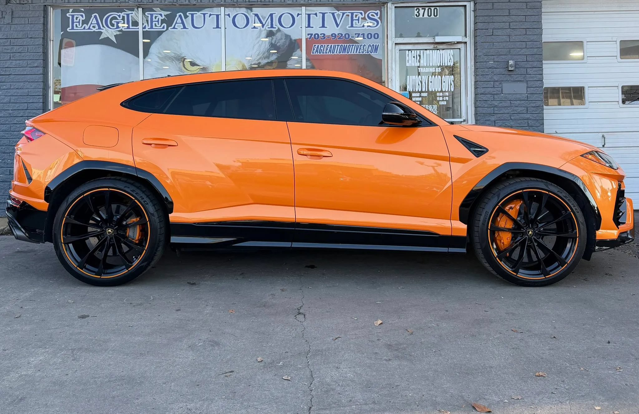 Used 2021 Lamborghini Urus AWD/4WD image 2