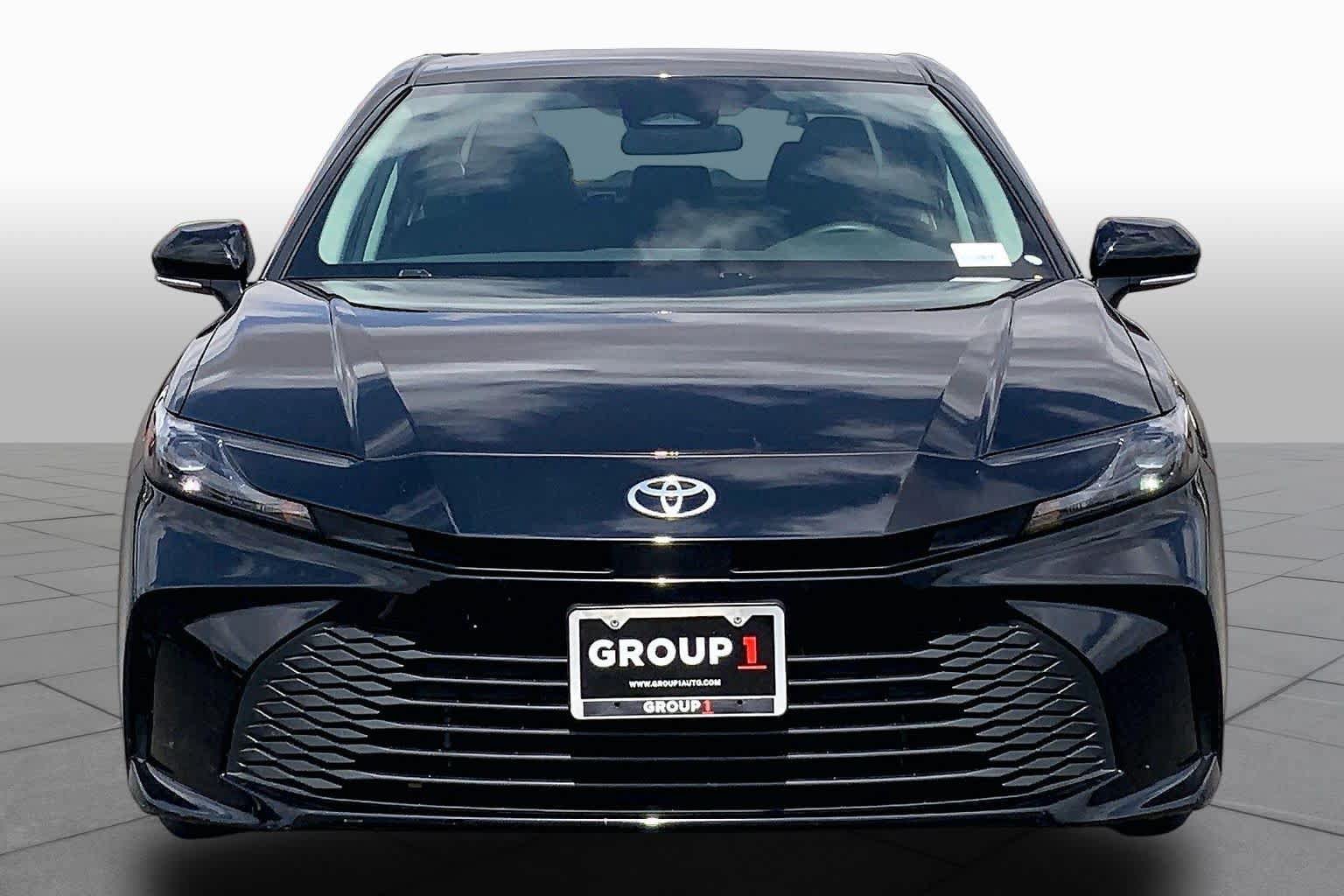 Used 2025 Toyota Camry LE FWD image 4