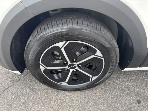 Certified 2023 Kia Niro LX FWD image 6