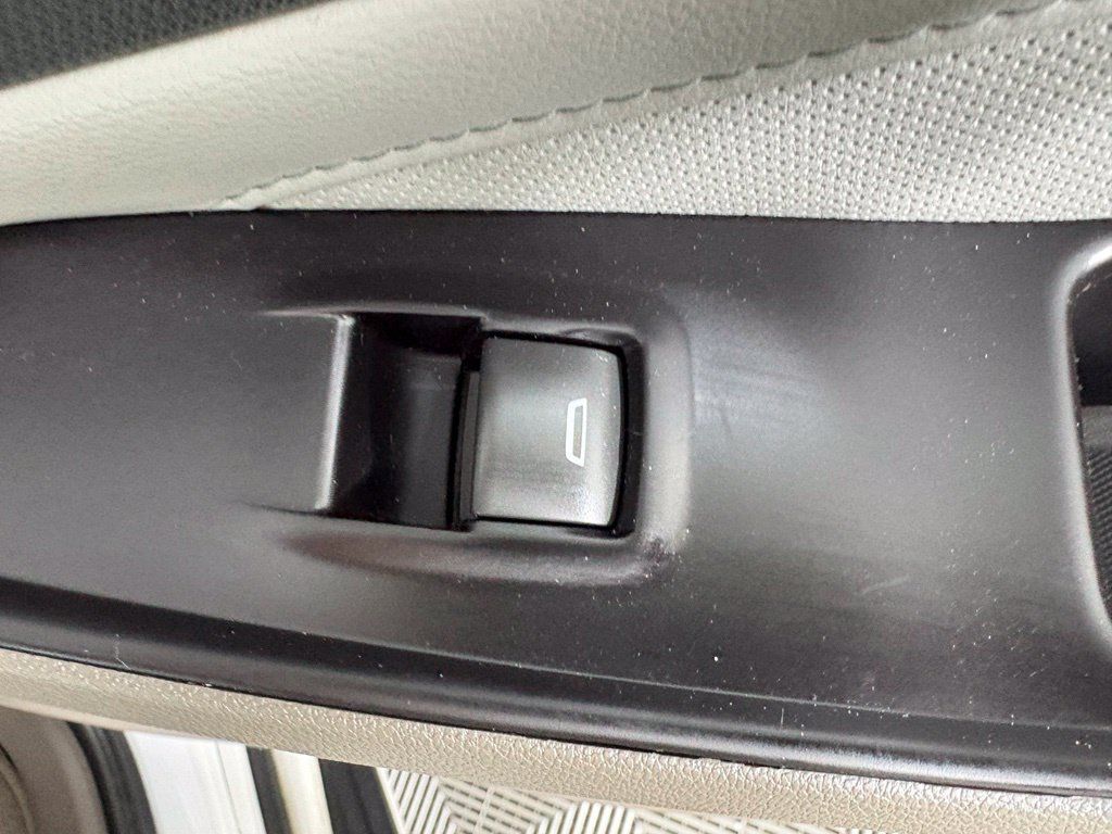 Used 2019 Chevrolet Traverse Premier w/ Driver Confidence II Package FWD image 40