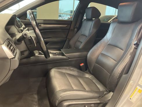 Used 2019 Honda Accord Sport image 10