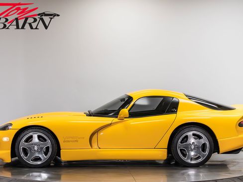 Used 2001 Dodge Viper GTS RWD image 2