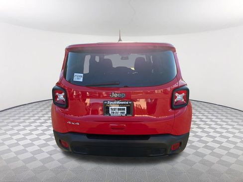 Used 2023 Jeep Renegade Latitude AWD/4WD image 6