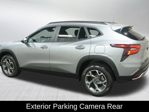 Used 2024 Chevrolet Trax LT w/ LT Convenience Package FWD image 9