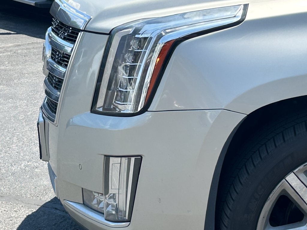 Used 2015 Cadillac Escalade Luxury AWD/4WD image 11