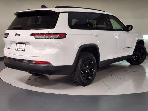 Used 2021 Jeep Grand Cherokee L Laredo RWD image 2