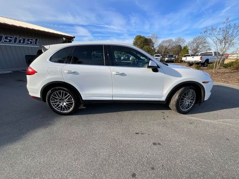 Used 2013 Porsche Cayenne AWD/4WD image 3