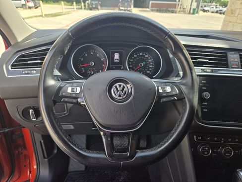 Used 2019 Volkswagen Tiguan SE FWD image 12