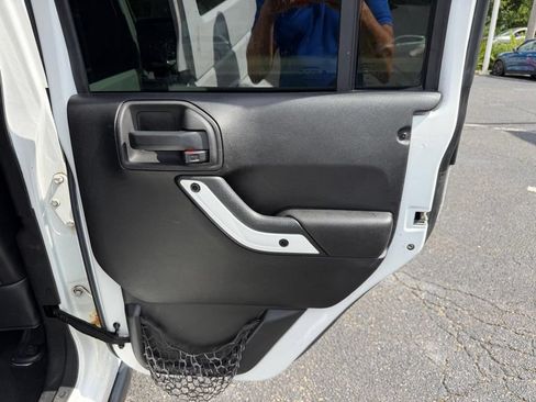 Used 2015 Jeep Wrangler Unlimited Sahara AWD/4WD image 23