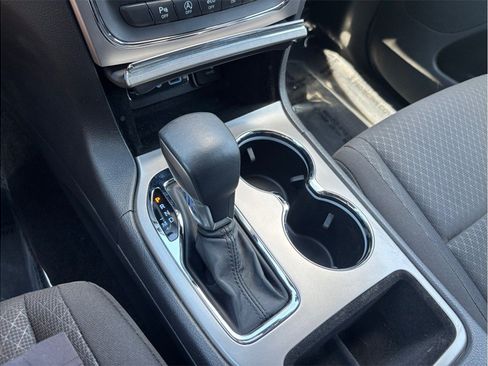 Used 2019 Jeep Grand Cherokee Laredo AWD/4WD image 31