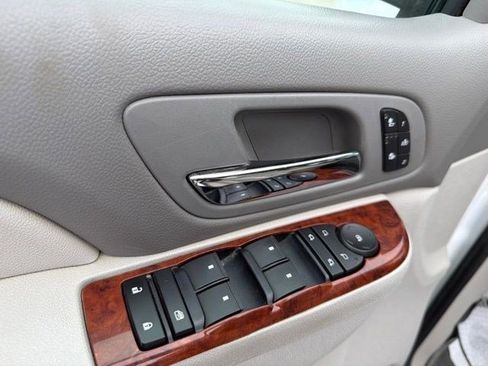 Used 2012 Chevrolet Suburban LT w/ Luxury Package AWD/4WD image 12