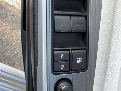 Used 2025 Toyota Sienna XLE w/ XLE Plus Package image 17