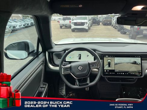 Used 2023 Rivian R1S Adventure image 14