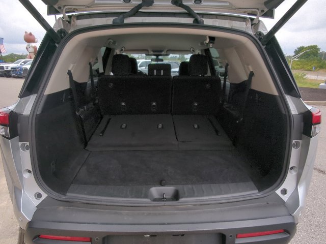 Used 2025 Nissan Pathfinder SV AWD/4WD image 35